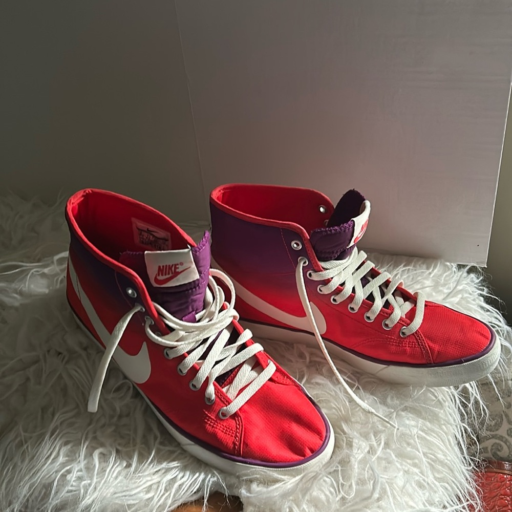 Womens’ orange/purple NIKE SWOOSH high top sneaker. Size 8